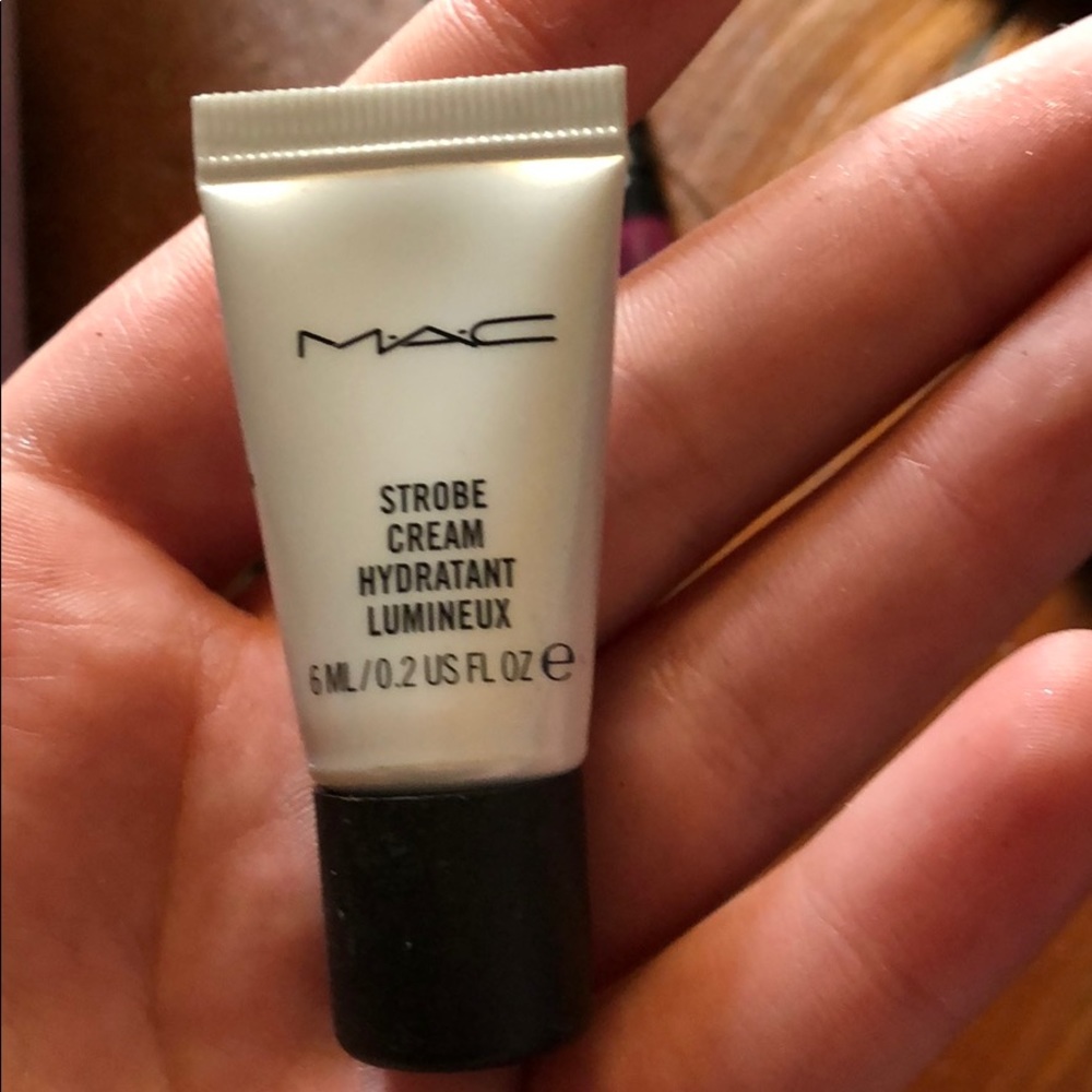 Brand new Mac- strobe cream hydrant !